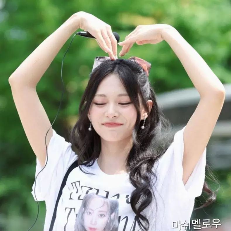 CHEMISE TZUYU (TWICE) 100% COTON (blanche et noire)