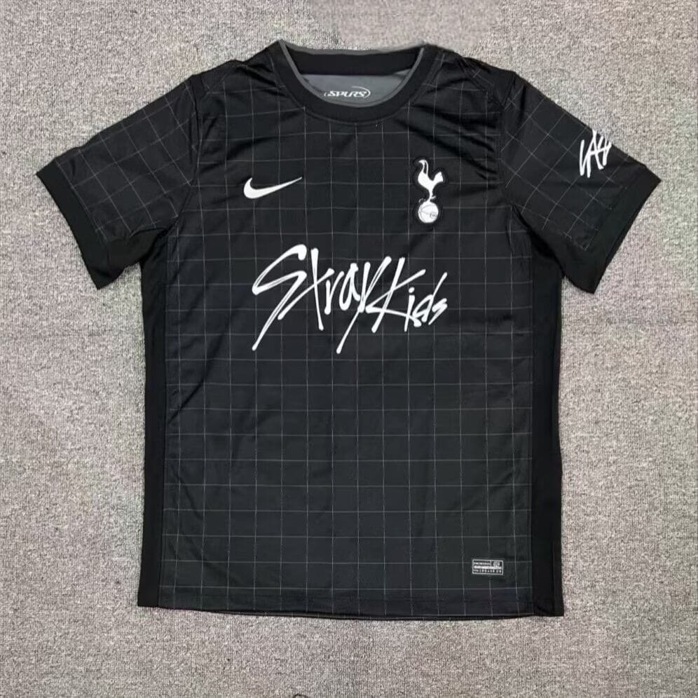 T-SHIRT STRAY KIDS TOTTENHAM