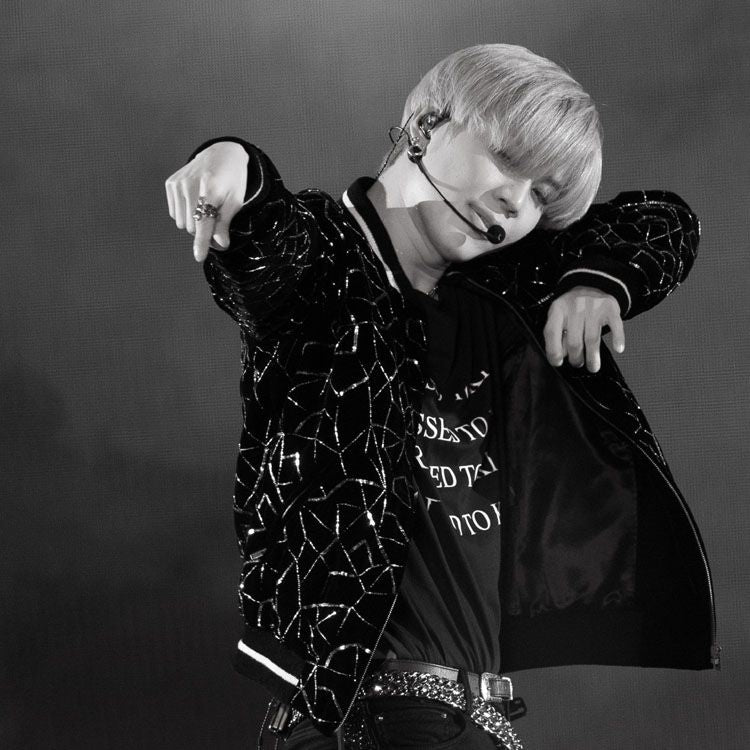 T-SHIRT SHINEE « DRESSED TO KILL » 100 % COTON