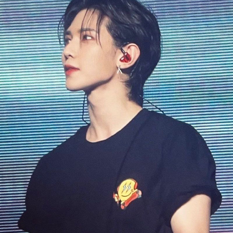 ATEEZ MERCH BREAK THE WALL CHEMISES 100% COTON (noir et blanc)