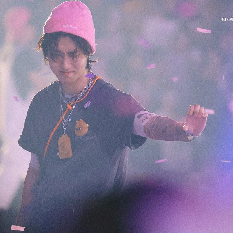 T-SHIRT ÉCOLE MAGIQUE STRAY KIDS 100% COTON