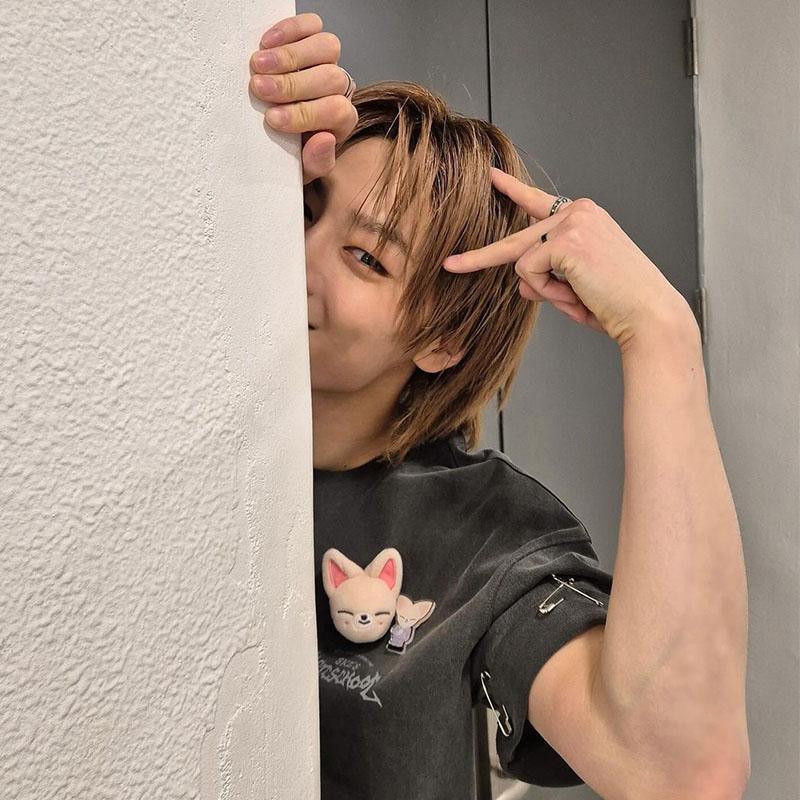 T-SHIRT ÉCOLE MAGIQUE STRAY KIDS 100% COTON