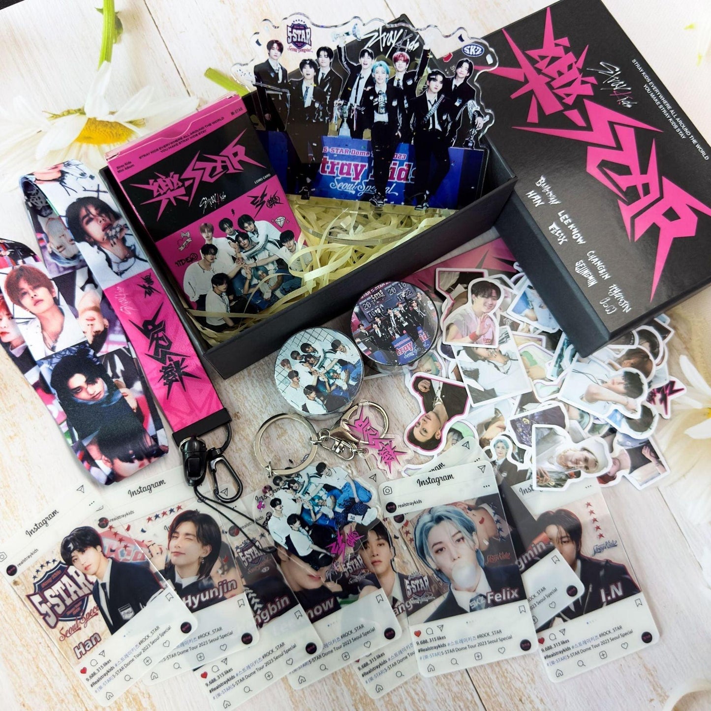 KIT STRAY KIDS ROCK STAR/STAR DE STAR AVEC 164 PIÈCES (COFFRET CADEAU AVEC DIVERS ARTICLES !✨)