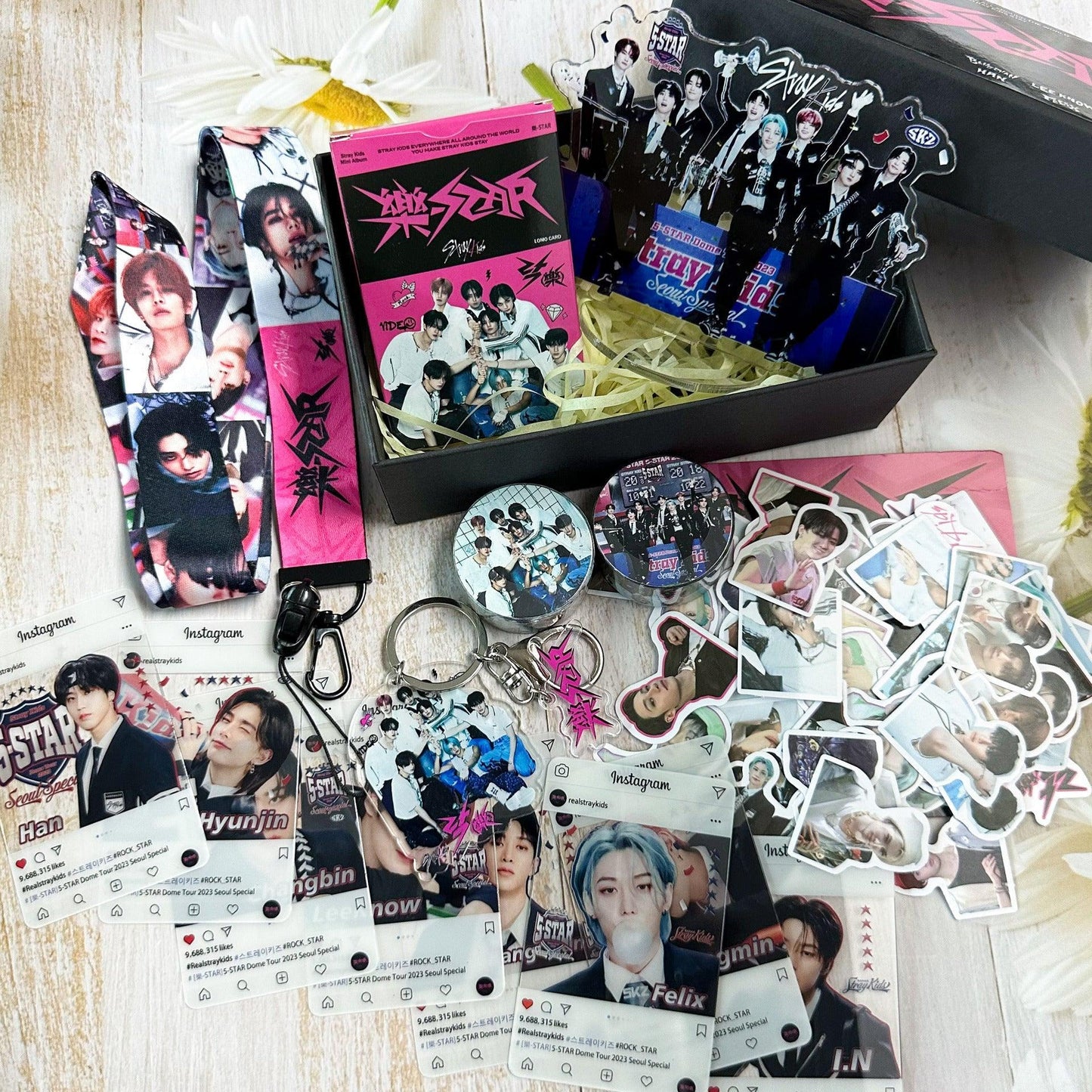 KIT STRAY KIDS ROCK STAR/STAR DE STAR AVEC 164 PIÈCES (COFFRET CADEAU AVEC DIVERS ARTICLES !✨)