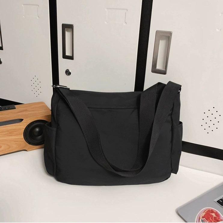 SAC BTS BT21 DIVERS MODÈLES (noir et blanc)