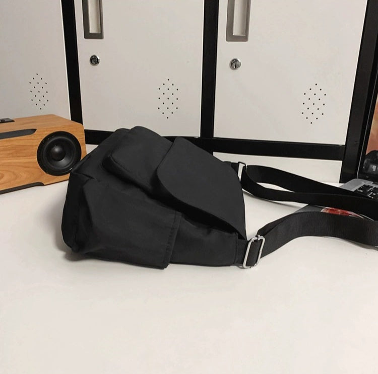 SAC BTS BT21 DIVERS MODÈLES (noir et blanc)