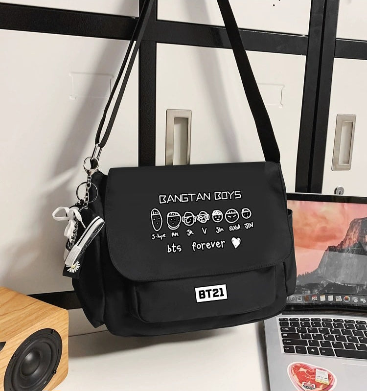 SAC BTS BT21 DIVERS MODÈLES (noir et blanc)