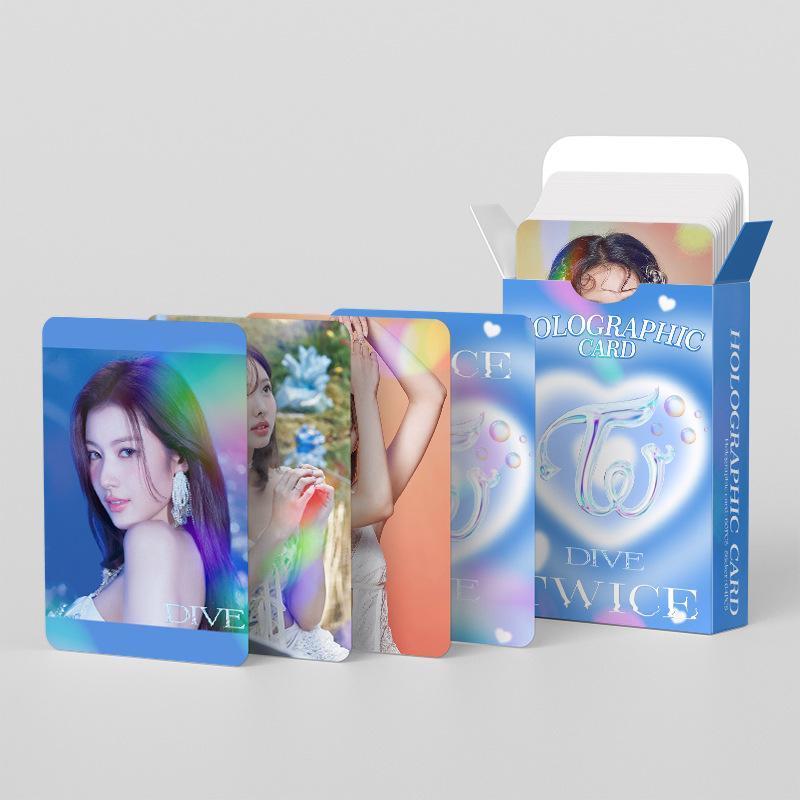 KIT TWICE DIVE - 124 PIÈCES (60 CARTES PHOTO HOLOGRAPHIQUES + 64 AUTOCOLLANTS)