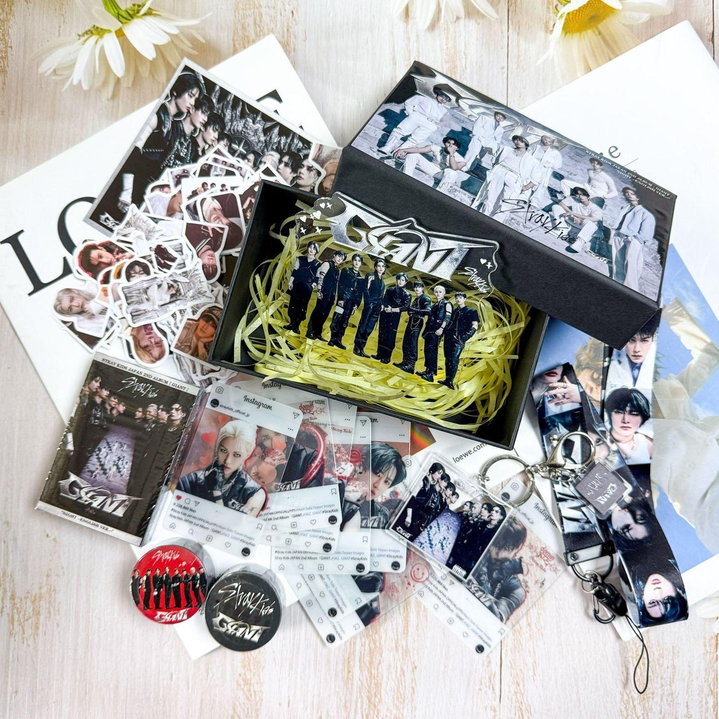 KIT GÉANT STRAY KIDS AVEC 165 PIÈCES (COFFRET CADEAU AVEC PLUSIEURS ARTICLES !✨)