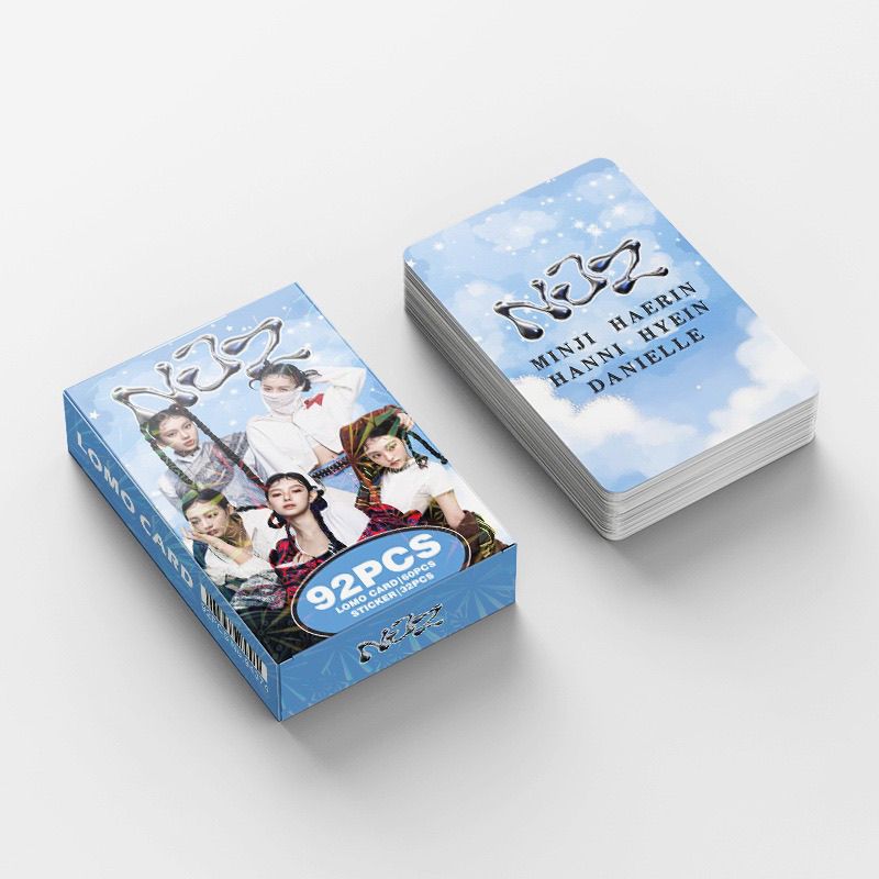 CARTES PHOTO NJZ (NEWJEANS) 92 PCS (60 CARTES PHOTO + 32 AUTOCOLLANTS)