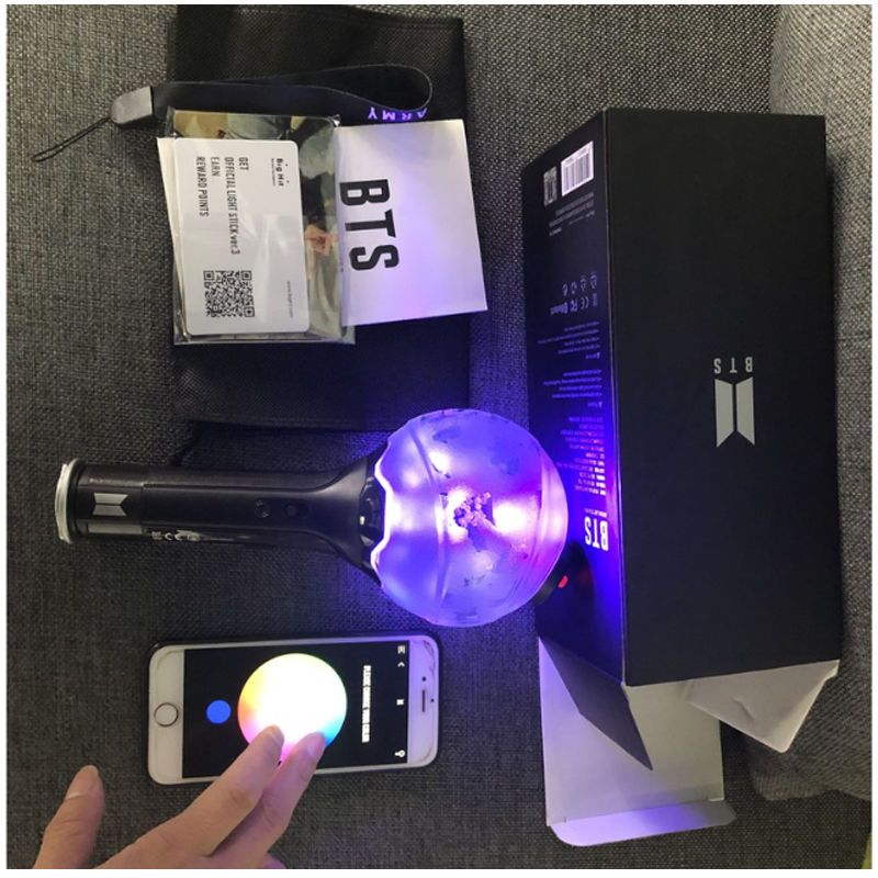 BTS ARMYBOMB - LIGHTSTICK AVEC PHOTOCARTES VERSION 3 ET VERSION 4