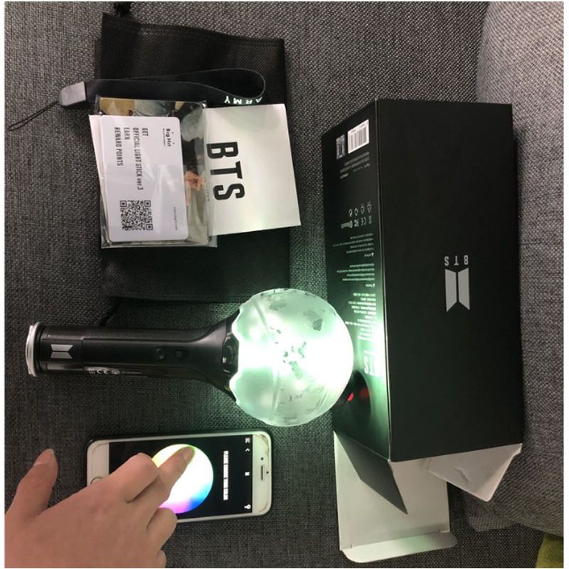 BTS ARMYBOMB - LIGHTSTICK AVEC PHOTOCARTES VERSION 3 ET VERSION 4