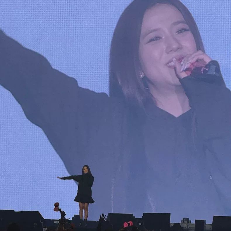 JISOO HOODIE (BLACKPINK) AMORTISSEMENT