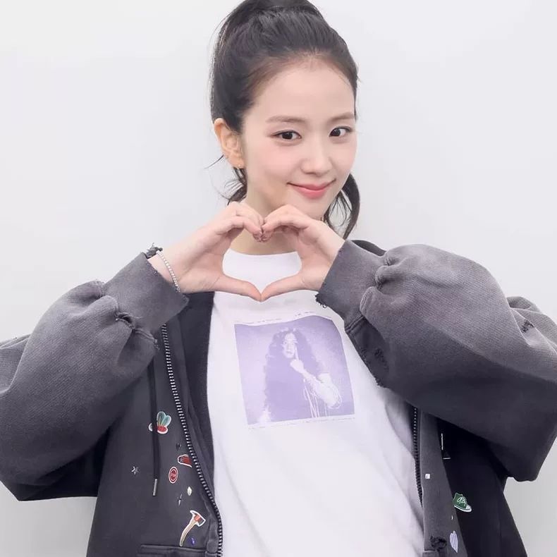 T-SHIRTS JISOO (BLACKPINK) AMORAGE 100% COTON