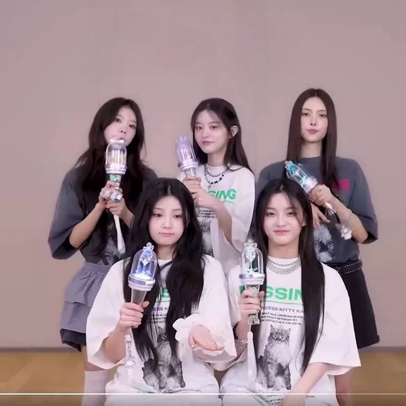 T-SHIRT ILLIT 100% COTON