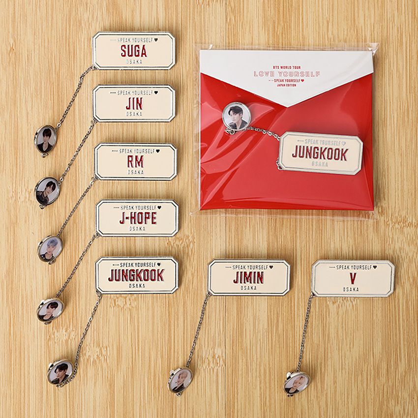 PIN'S DE LA TOURNÉE LOVE YOURSELF DES PRODUITS BTS