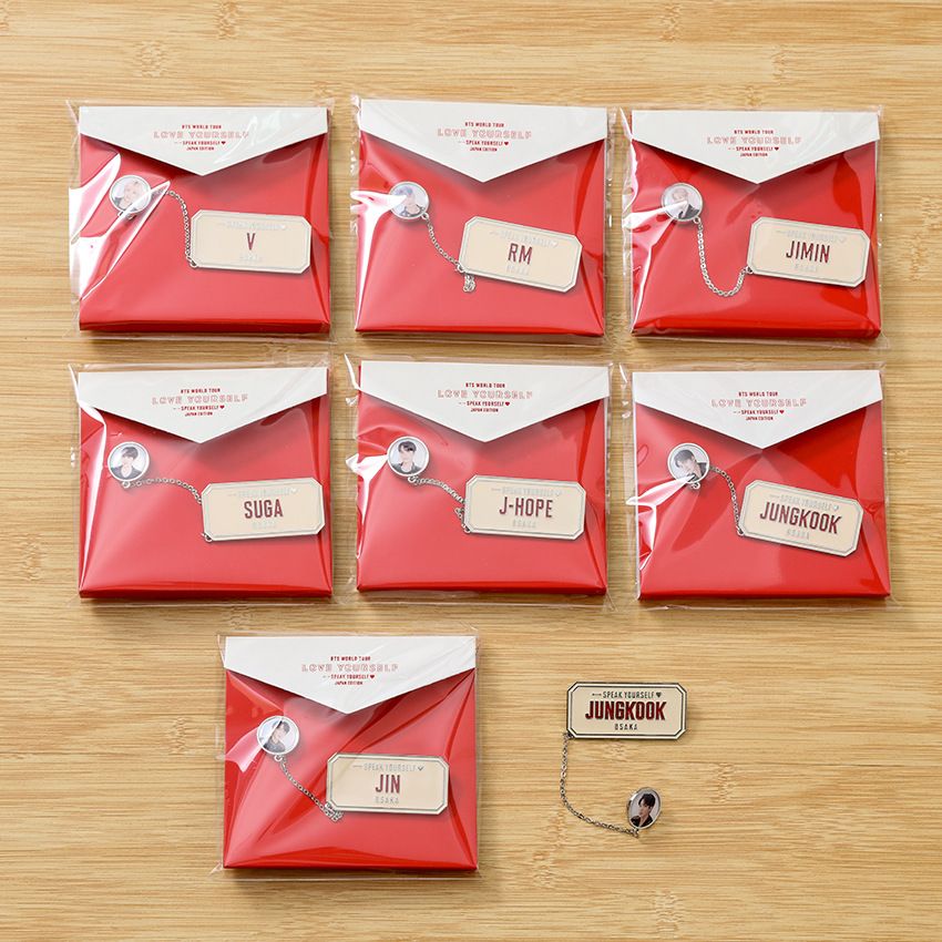PIN'S DE LA TOURNÉE LOVE YOURSELF DES PRODUITS BTS
