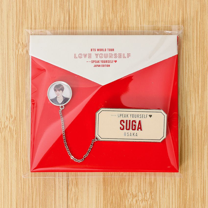 PIN'S DE LA TOURNÉE LOVE YOURSELF DES PRODUITS BTS