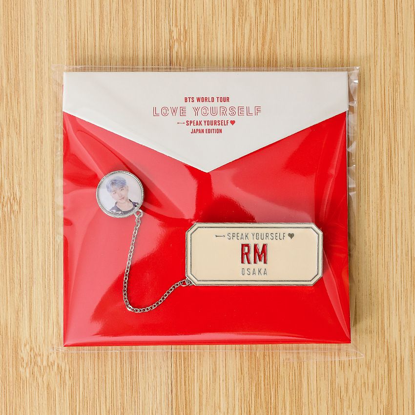 PIN'S DE LA TOURNÉE LOVE YOURSELF DES PRODUITS BTS