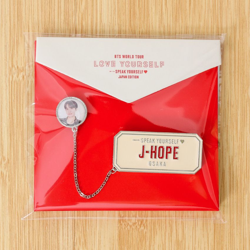 PIN'S DE LA TOURNÉE LOVE YOURSELF DES PRODUITS BTS