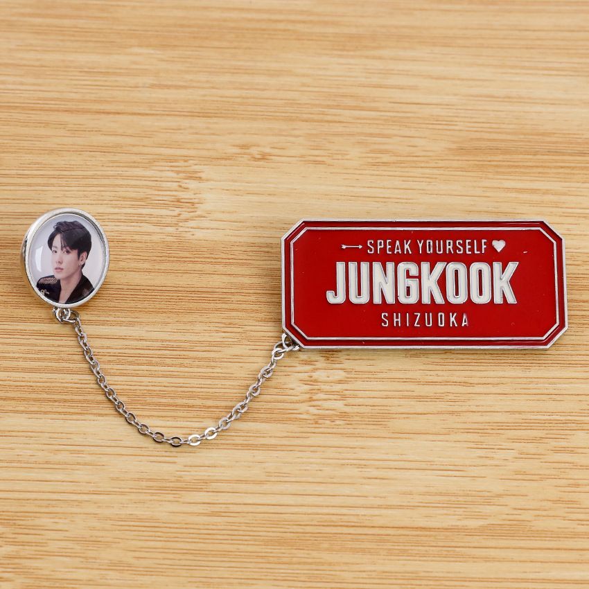 PIN'S DE LA TOURNÉE LOVE YOURSELF DES PRODUITS BTS