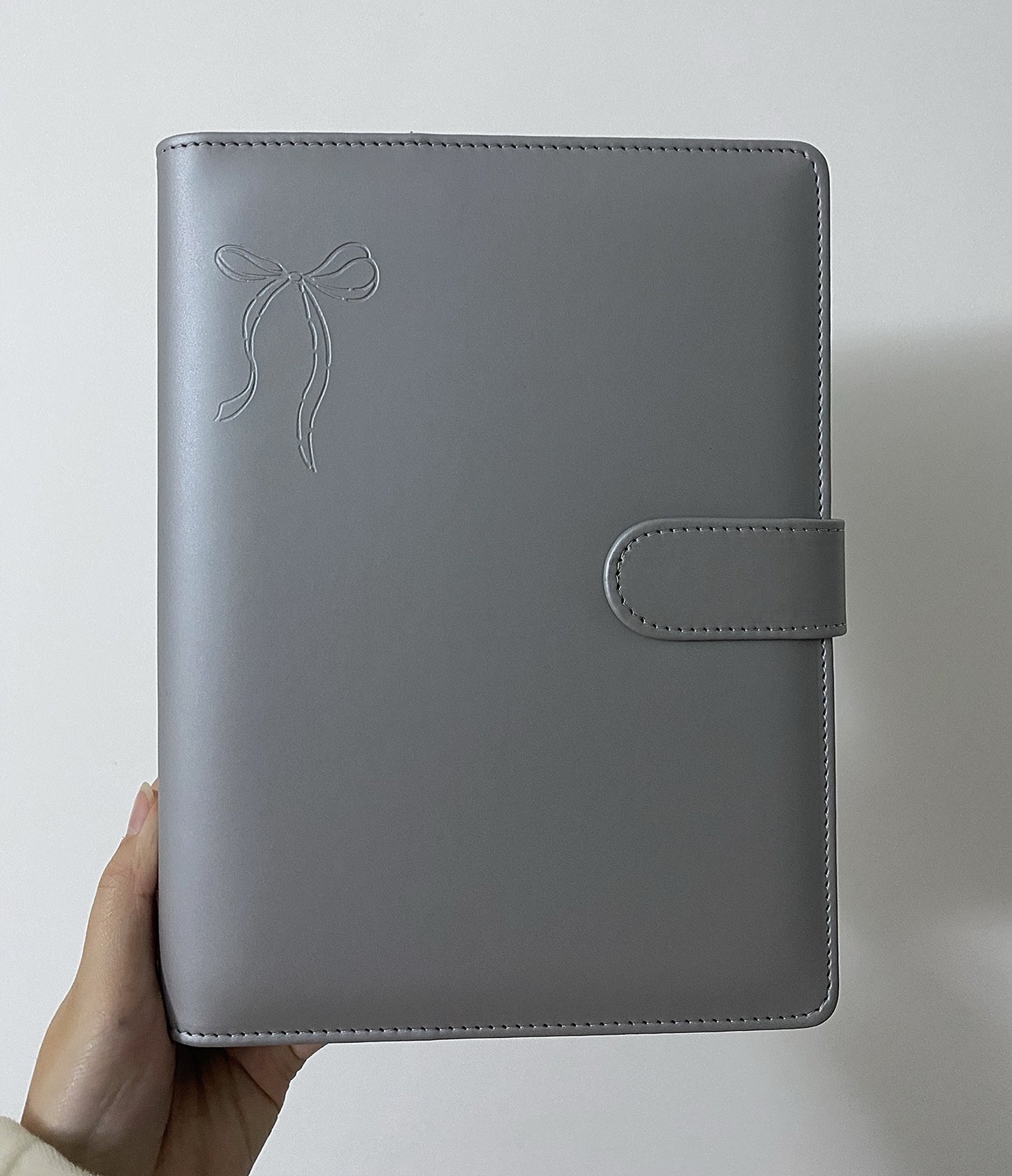 CLASSEUR À PAILLETTES A5 AVEC PORTE-PHOTO + 20 FEUILLES PLASTIQUES DOUBLE FACE AVEC 8 POCHETTES CHACUNE