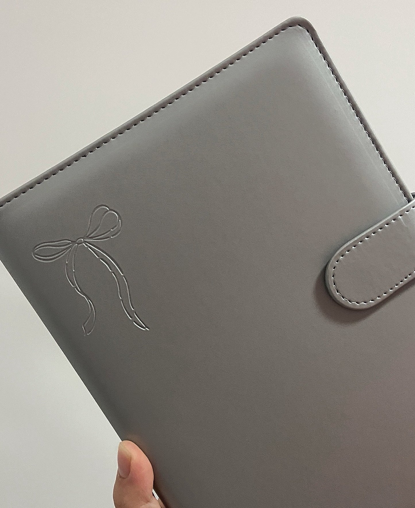 CLASSEUR À PAILLETTES A5 AVEC PORTE-PHOTO + 20 FEUILLES PLASTIQUES DOUBLE FACE AVEC 8 POCHETTES CHACUNE