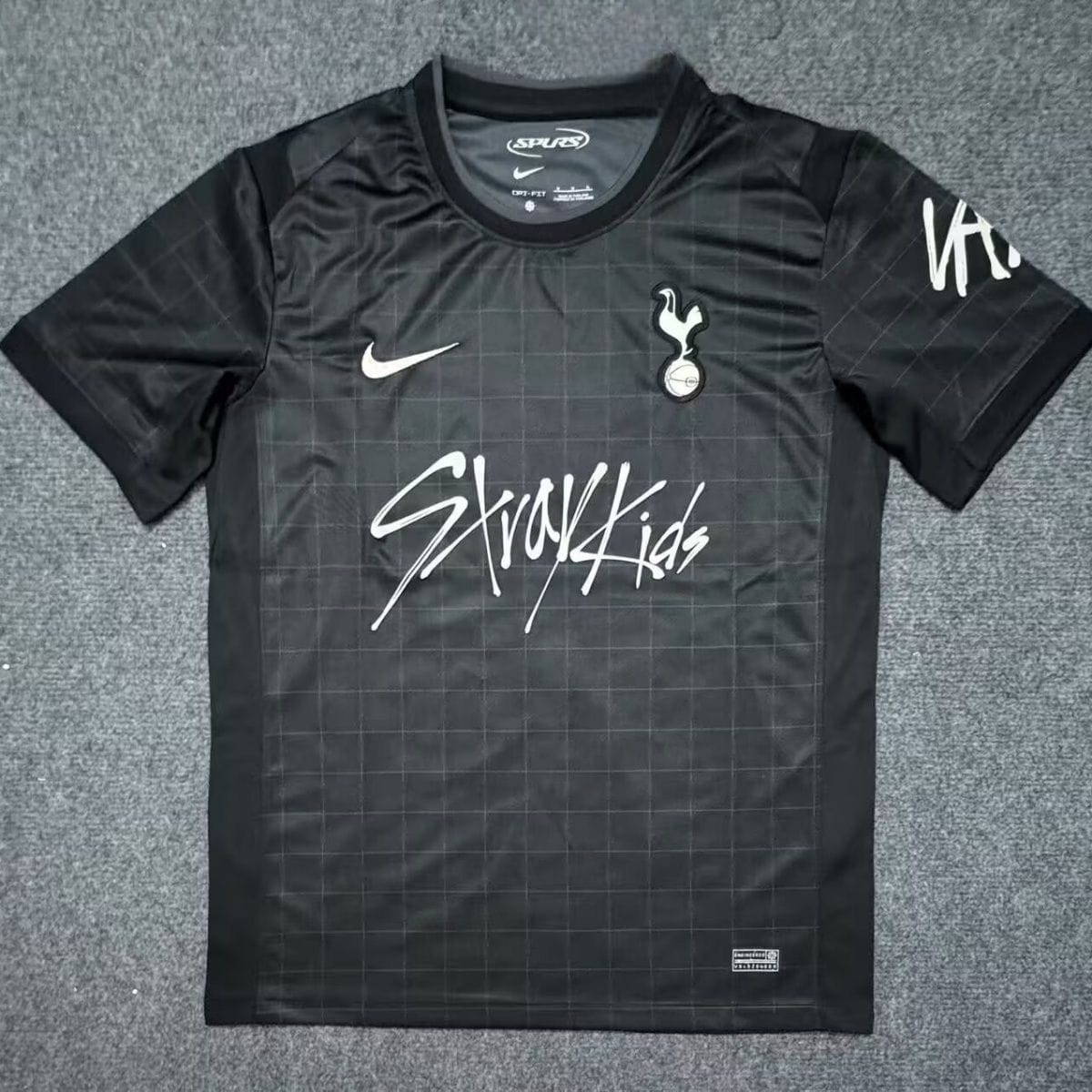 T-SHIRT STRAY KIDS TOTTENHAM