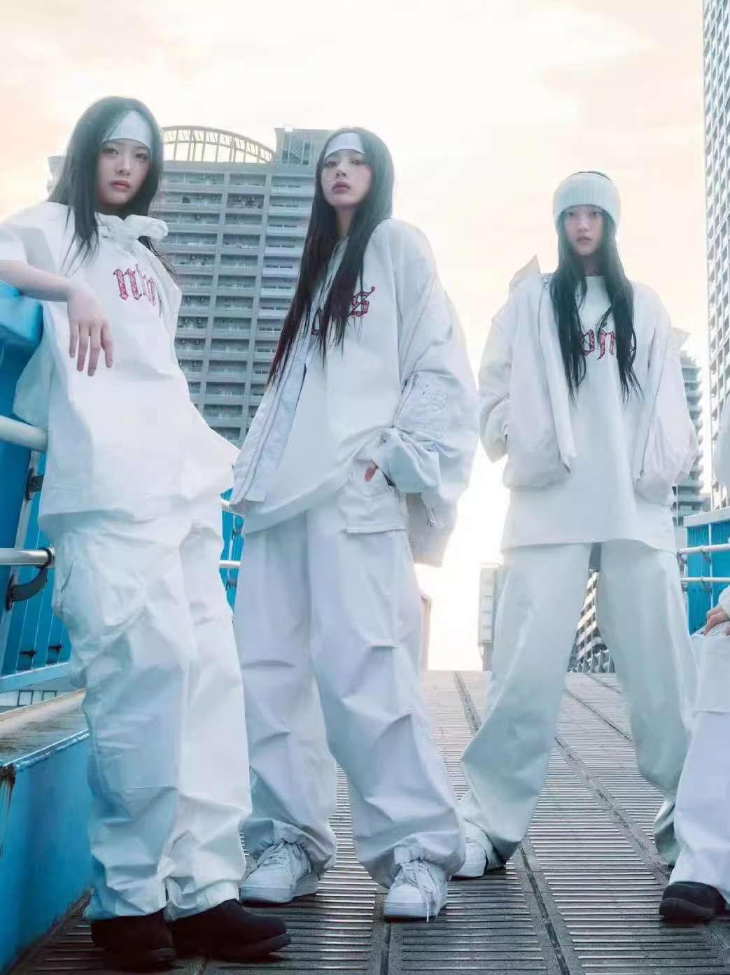 T-SHIRT NEWJEANS 100% COTON