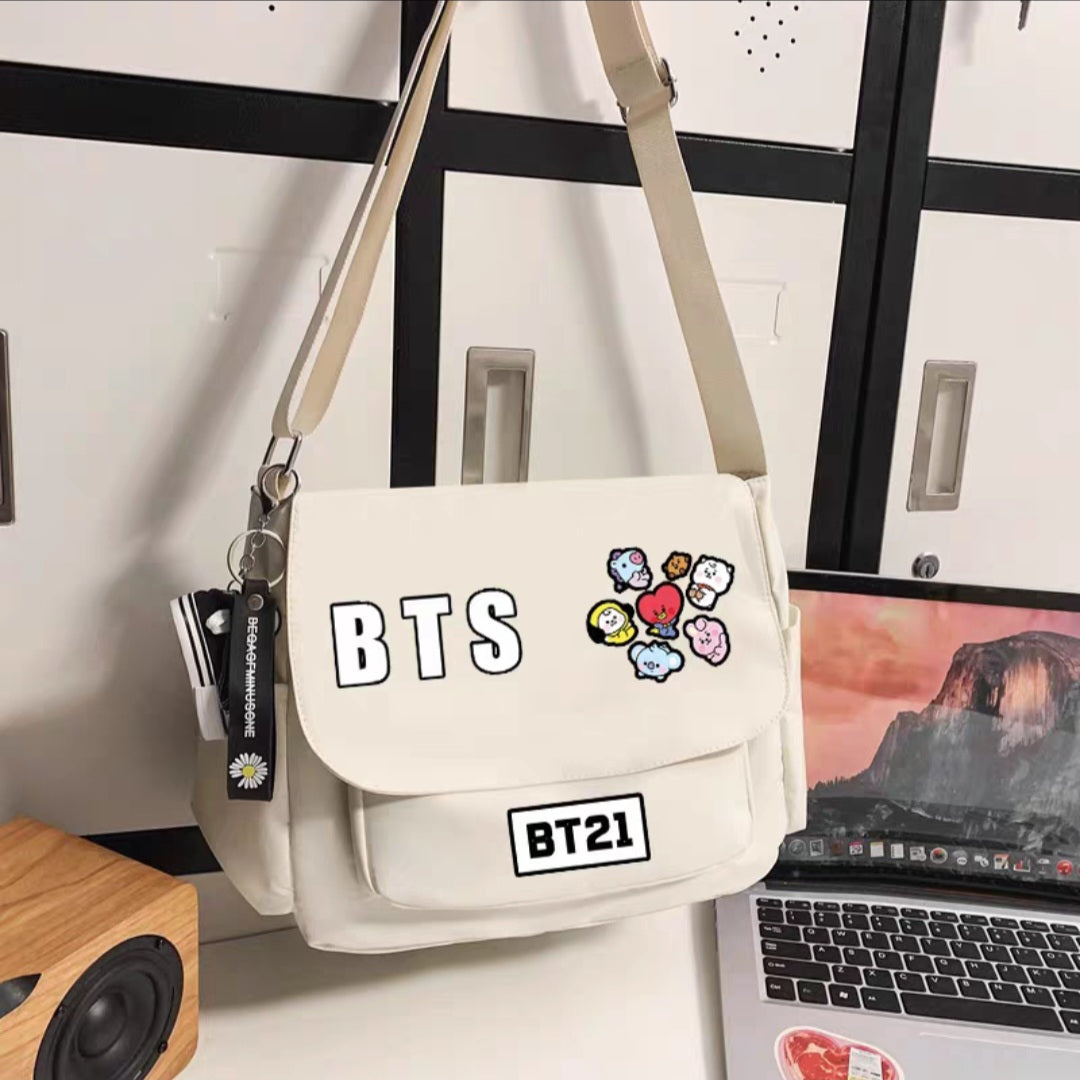 SAC BTS BT21 DIVERS MODÈLES (noir et blanc)