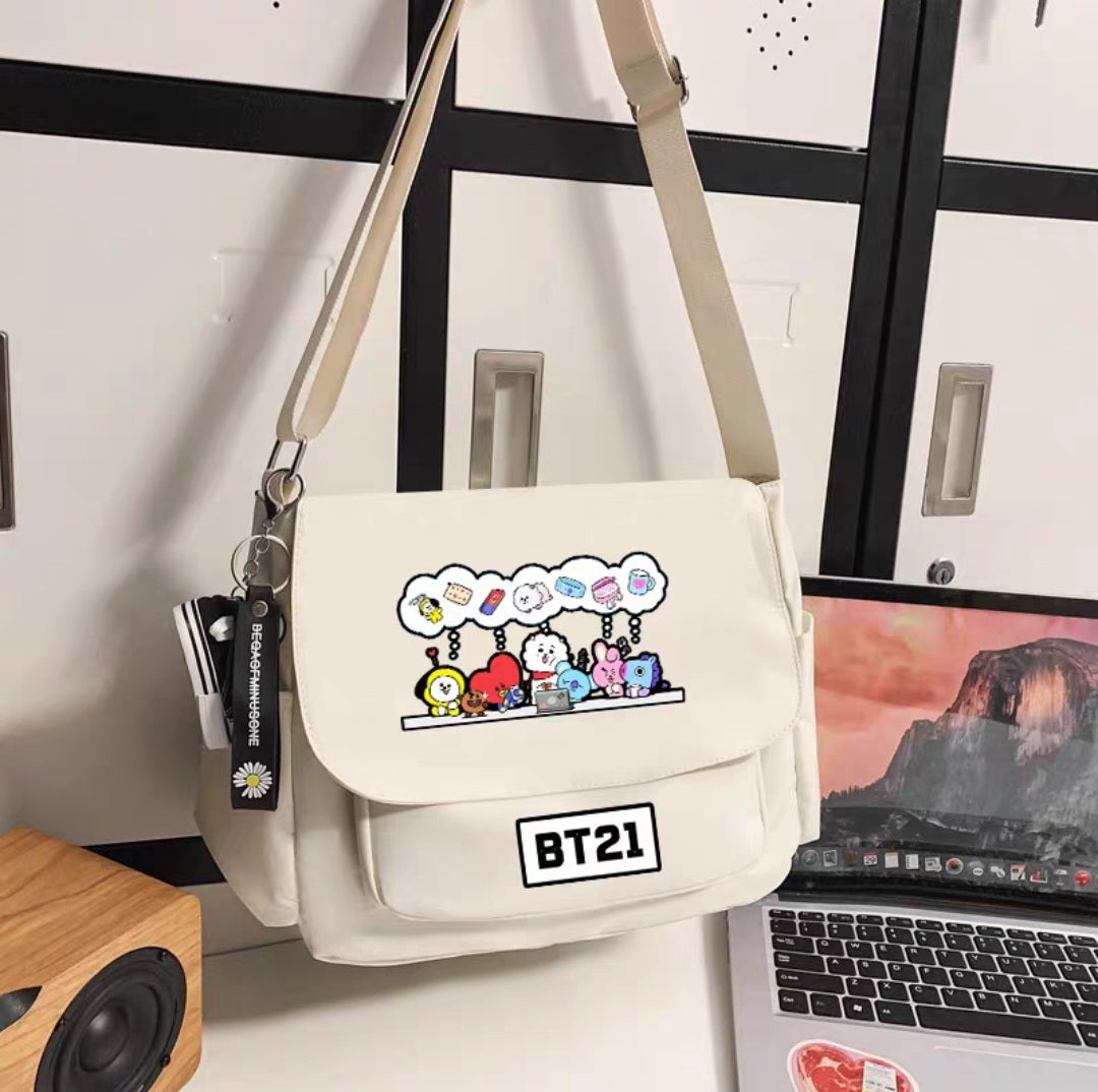 SAC BTS BT21 DIVERS MODÈLES (noir et blanc)