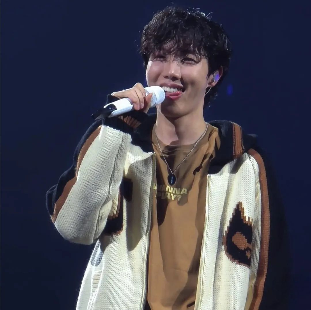 T-SHIRTS JHOPE HOPE ON THE STAGE TOUR 100% COTON (différents modèles)