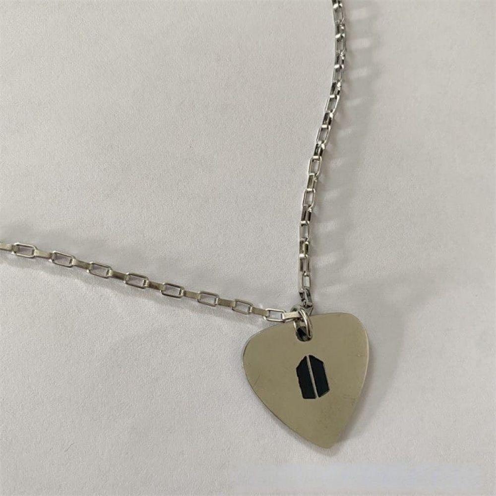 BTS - COLLIER GUITARE SUGA ARGENT EN ACIER INOXYDABLE