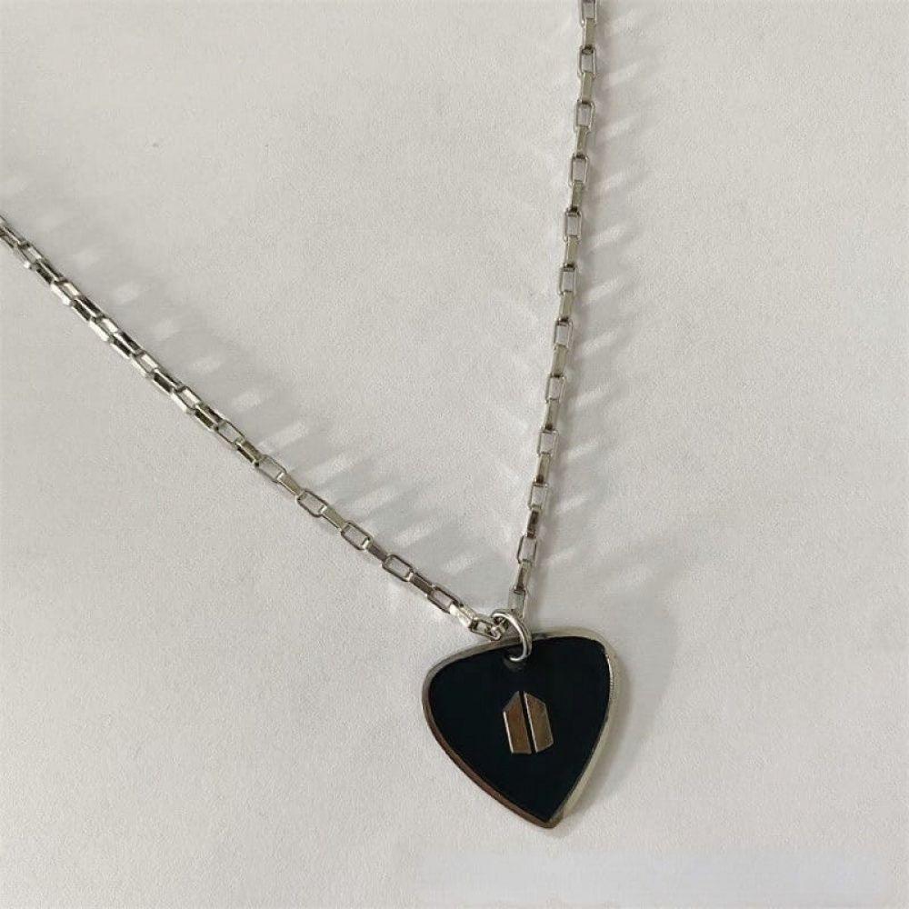 BTS - COLLIER GUITARE SUGA ARGENT EN ACIER INOXYDABLE