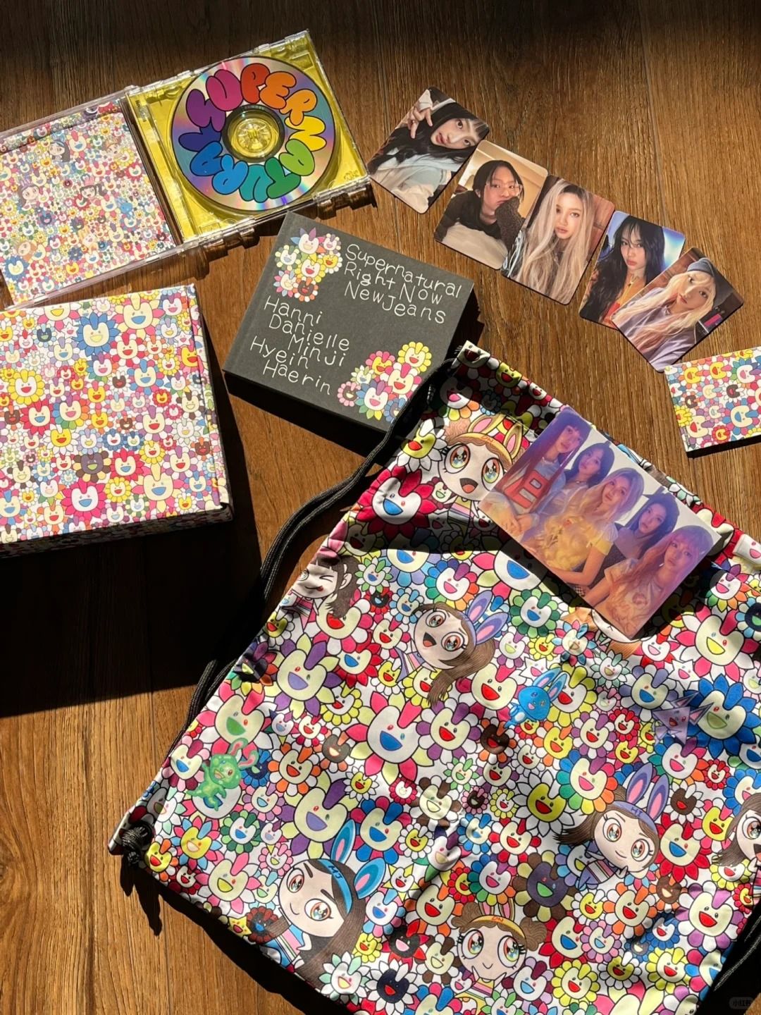 SAC À CORDON NJZ NEWJEANS AVEC BOÎTE PERSONNALISÉE ET ACCESSOIRES