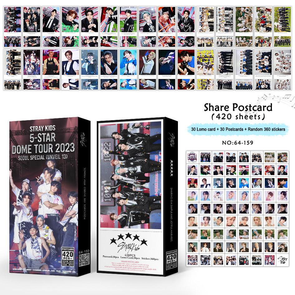 CARTES PHOTO STRAY KIDS 420 PCS (30 CARTES PHOTO + 30 CARTES POSTALES + 360 AUTOCOLLANTS)