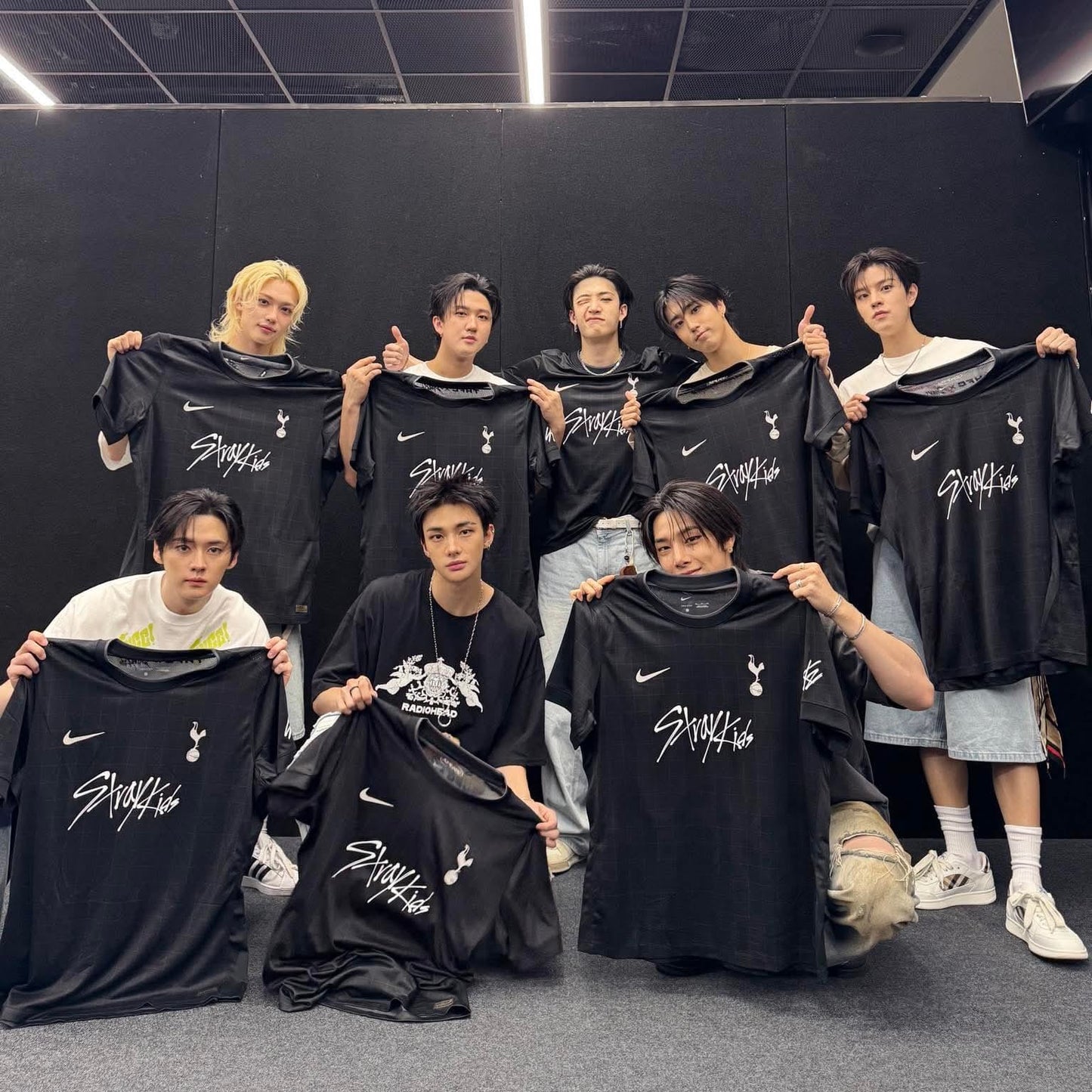 T-SHIRT STRAY KIDS TOTTENHAM