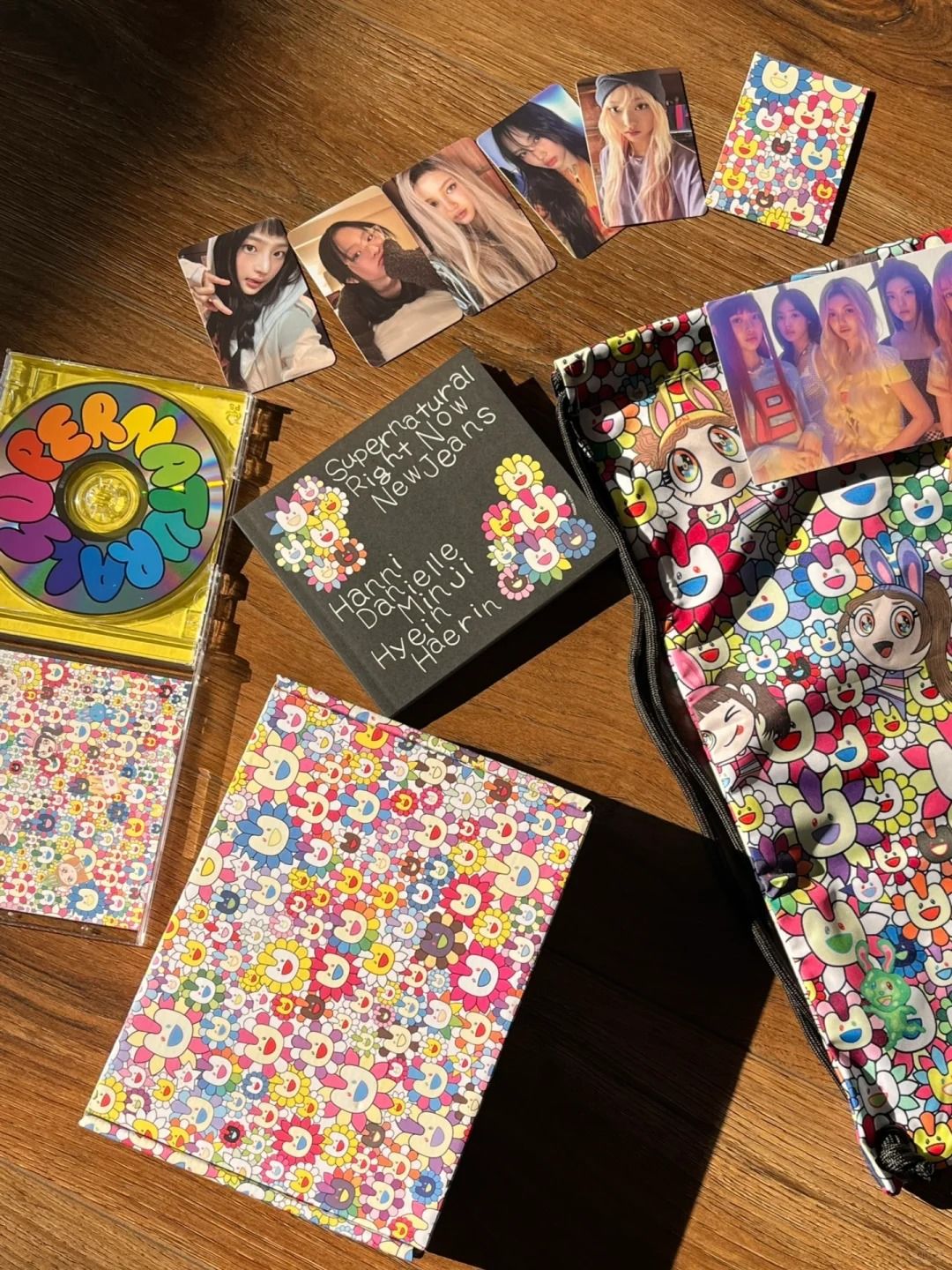 SAC À CORDON NJZ NEWJEANS AVEC BOÎTE PERSONNALISÉE ET ACCESSOIRES