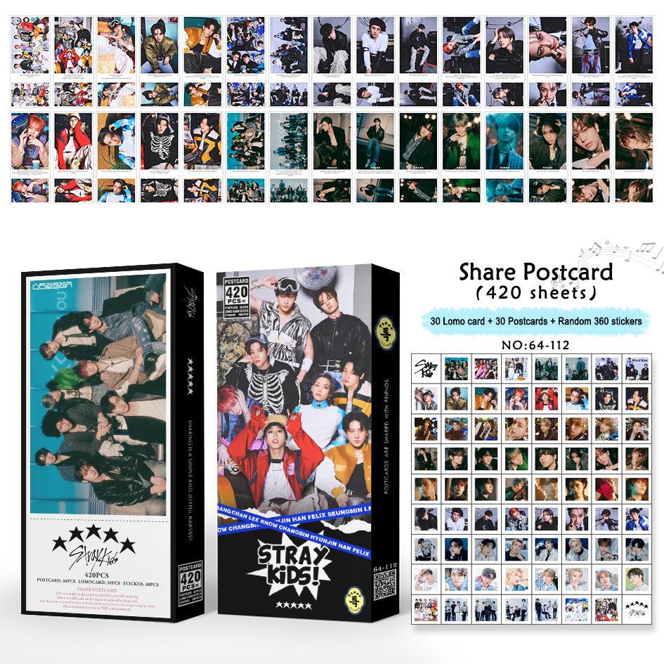 CARTES PHOTO STRAY KIDS 420 PCS (30 CARTES PHOTO + 30 CARTES POSTALES + 360 AUTOCOLLANTS)