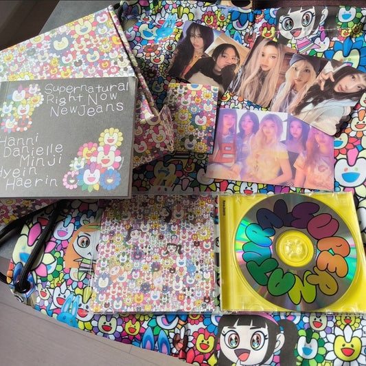 SAC À CORDON NJZ NEWJEANS AVEC BOÎTE PERSONNALISÉE ET ACCESSOIRES