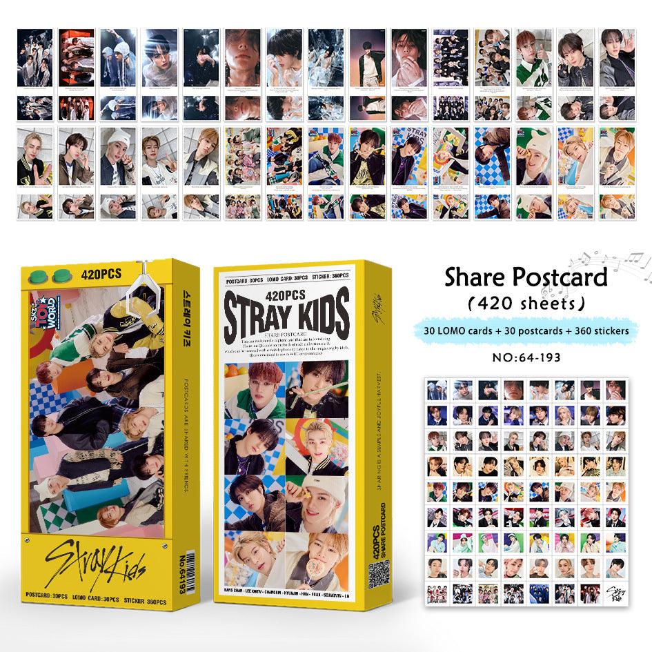 CARTES PHOTO STRAY KIDS 420 PCS (30 CARTES PHOTO + 30 CARTES POSTALES + 360 AUTOCOLLANTS)