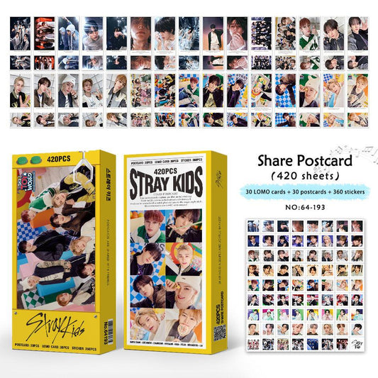 CARTES PHOTO STRAY KIDS 420 PCS (30 CARTES PHOTO + 30 CARTES POSTALES + 360 AUTOCOLLANTS)