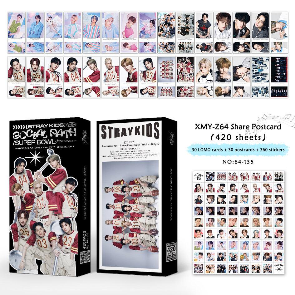 CARTES PHOTO STRAY KIDS 420 PCS (30 CARTES PHOTO + 30 CARTES POSTALES + 360 AUTOCOLLANTS)