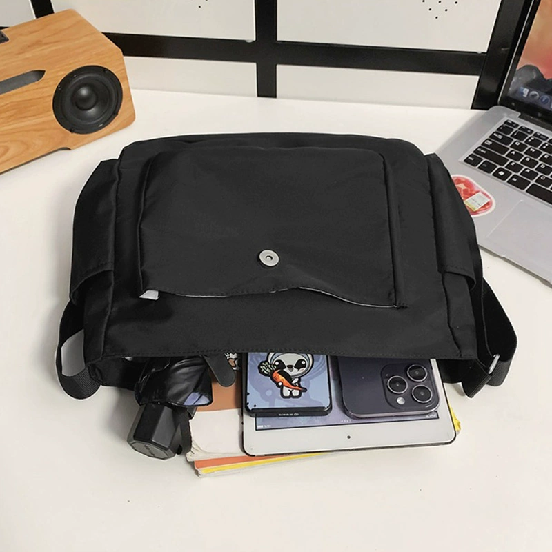 SAC BTS BT21 DIVERS MODÈLES (noir et blanc)